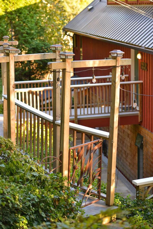 Salishan Tree House Suite Cowichan Bay Bagian luar foto